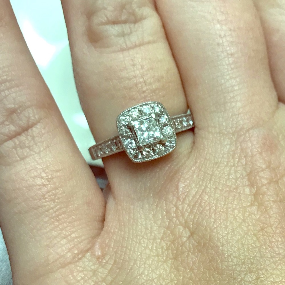 Engagement/wedding ring